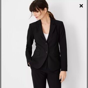 Ann Taylor Notched Two Button Blazer in Seasonless Stretch Core Black Size 6